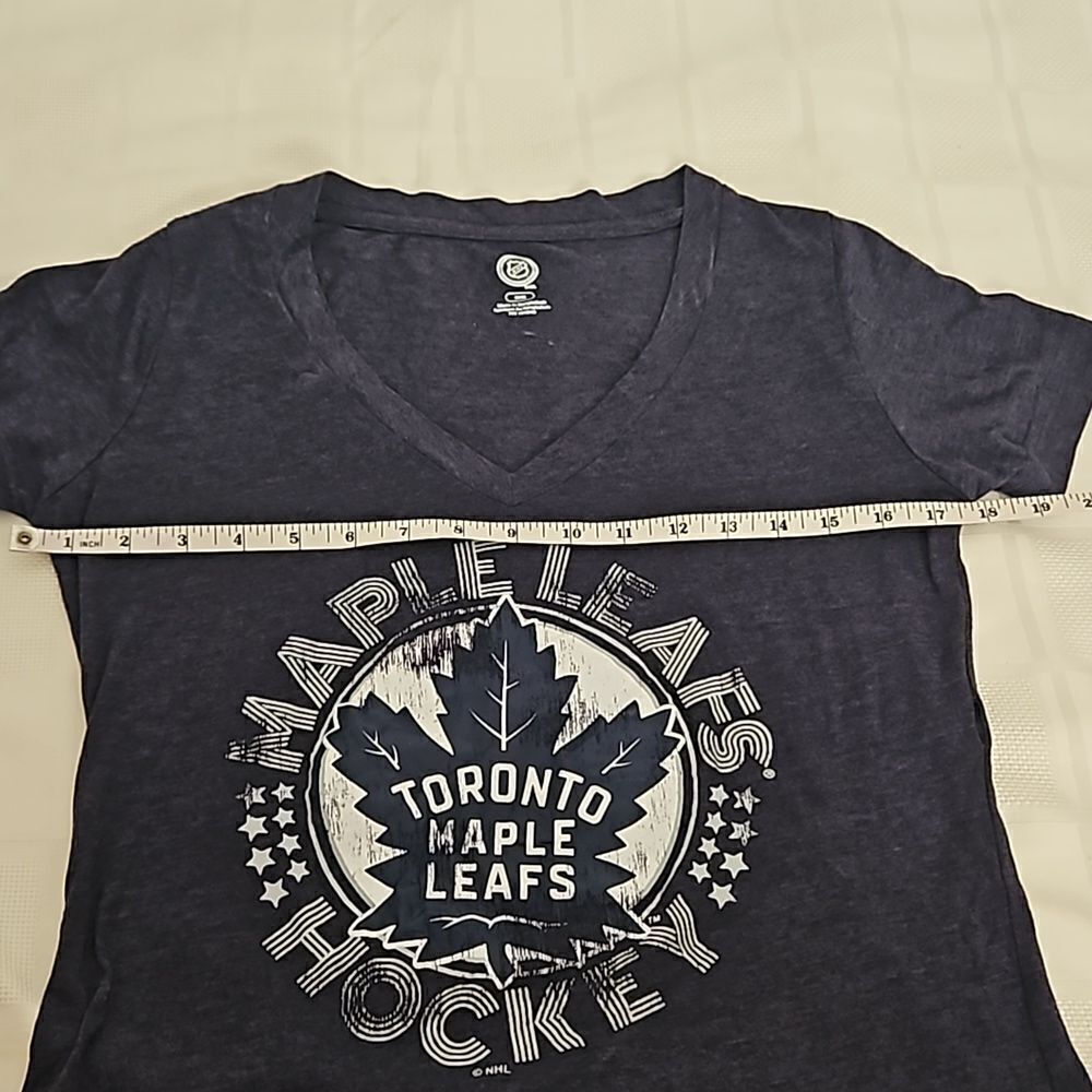 NHL Women's Hockey Logo Toronto Maple Leaf T-Shirt Navy Blue Medium - Picture 10 of 16